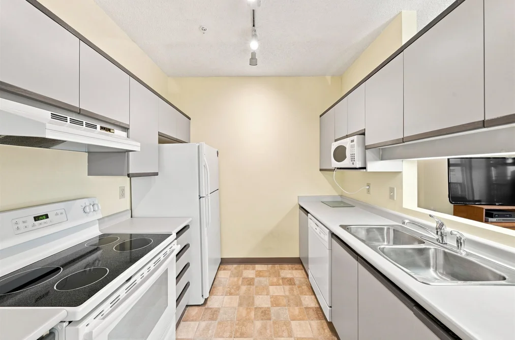 209-1924 Comox Street, Vancouver, BC - Condo for Sale - Photo 6 of 31