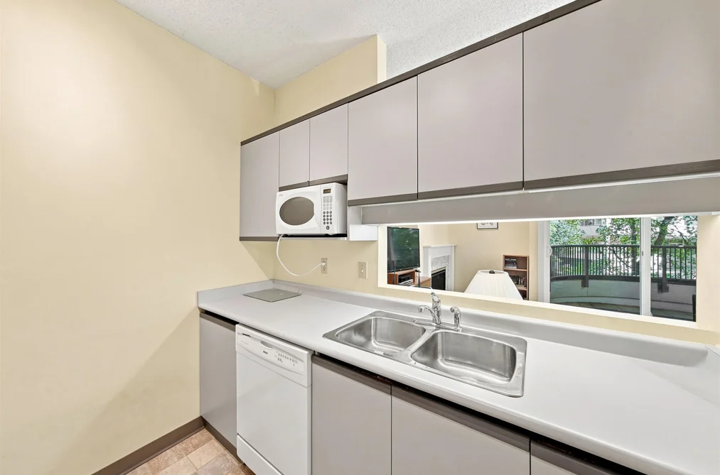 209-1924 Comox Street, Vancouver, BC - Condo for Sale - Photo 7 of 31