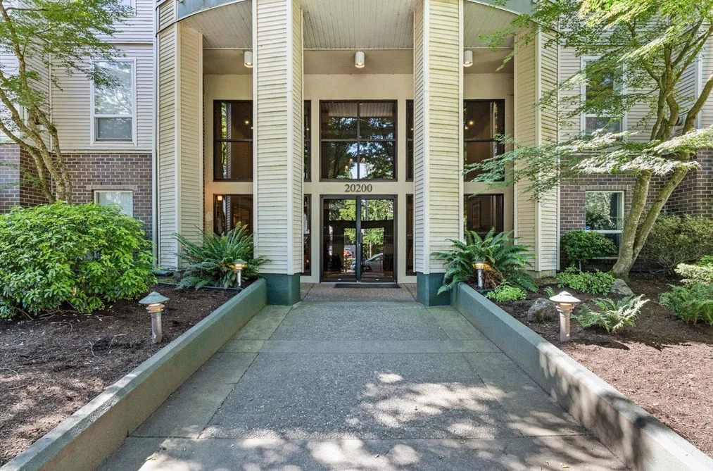 209 20200 54A AVENUE, Langley BC V3A 3W7, Langley BC — Residential for Sale - Photo 2