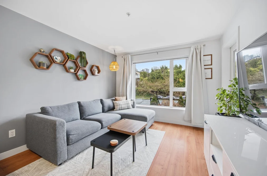 Condo for sale at 209 221 E 3rd Street North Vancouver British Columbia - MLS: R3111050