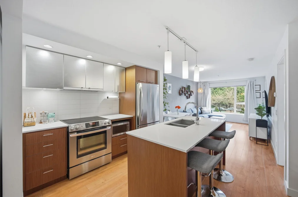 209 221 E 3RD STREET, North Vancouver BC V7L 0C1, North Vancouver BC — Residential for Sale - Photo 2