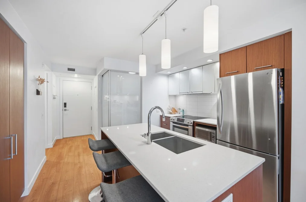 209 221 E 3RD STREET, North Vancouver BC V7L 0C1, North Vancouver BC — Residential for Sale - Photo 3
