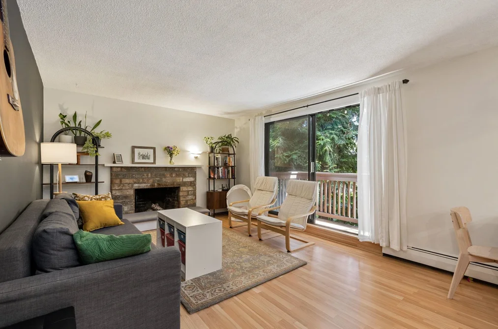 209 310 E 3RD STREET, North Vancouver BC V7L 1E9, North Vancouver BC — Residential for Sale - Photo 2