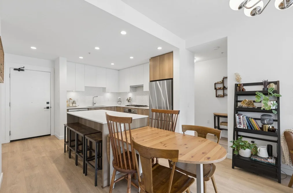 209 715 W 15TH STREET, North Vancouver BC V7M 1T2, North Vancouver BC — Residential for Sale — Photo 11 of 40