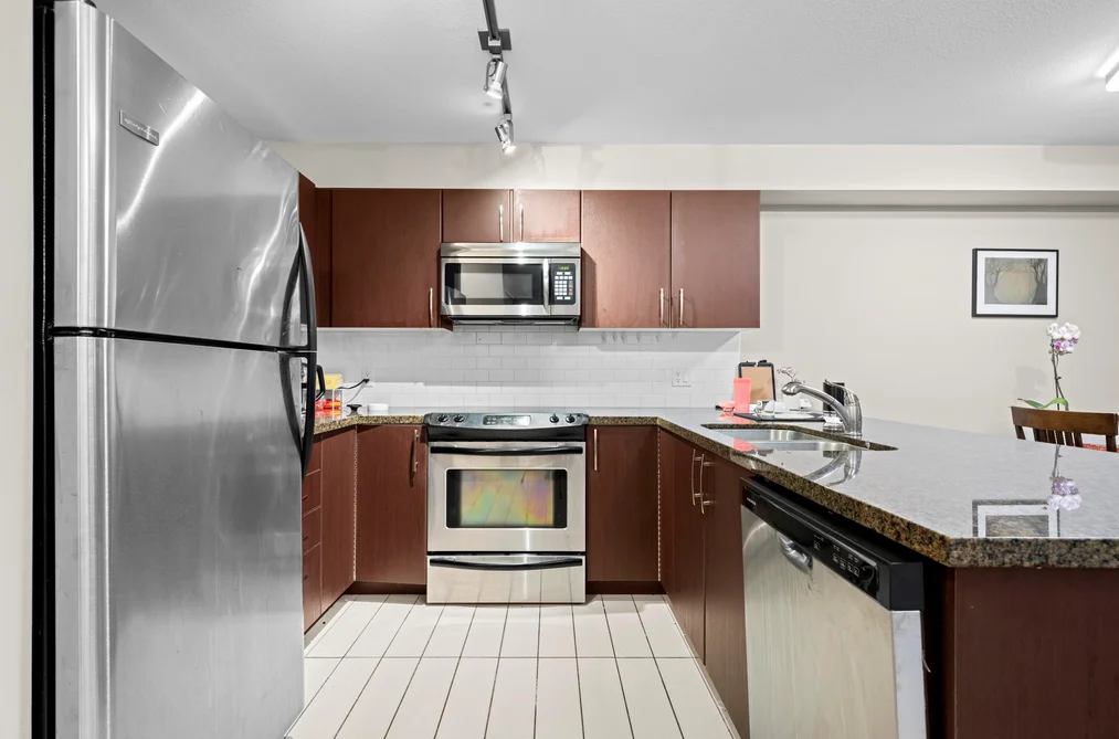 209 7337 MACPHERSON AVENUE, Burnaby BC V5J 0A9, Burnaby BC — Residential for Sale - Photo 2