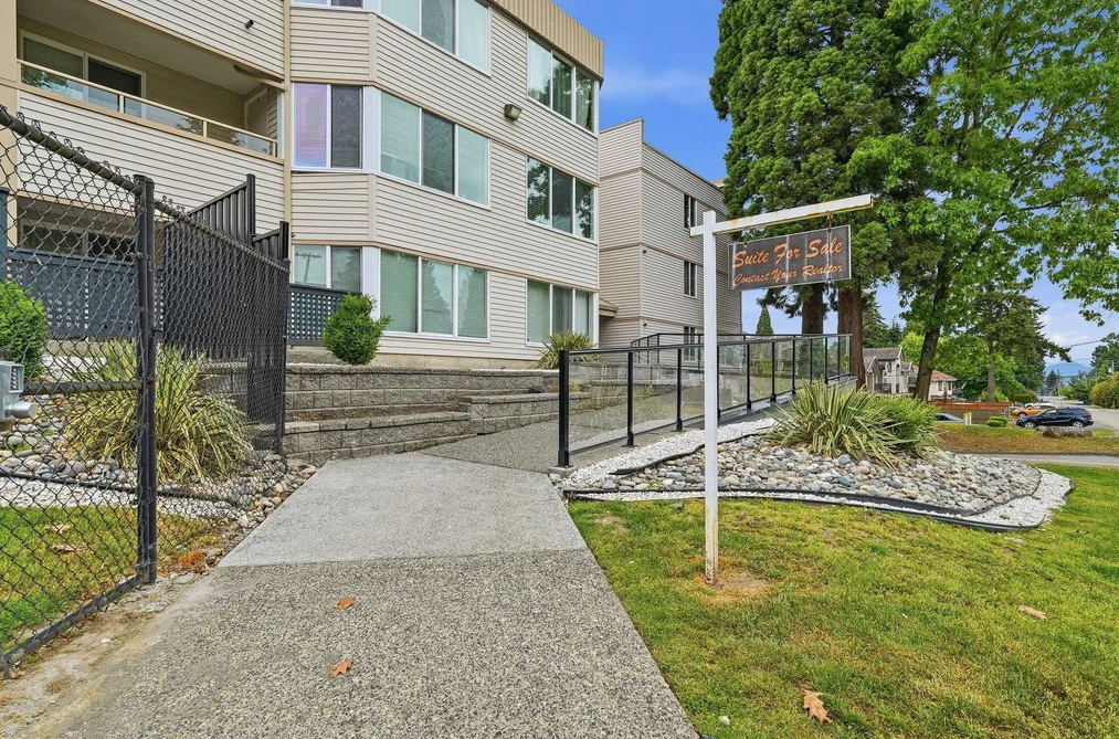 Condo for sale at 209 9635 121 Street Surrey British Columbia - MLS: R3128106