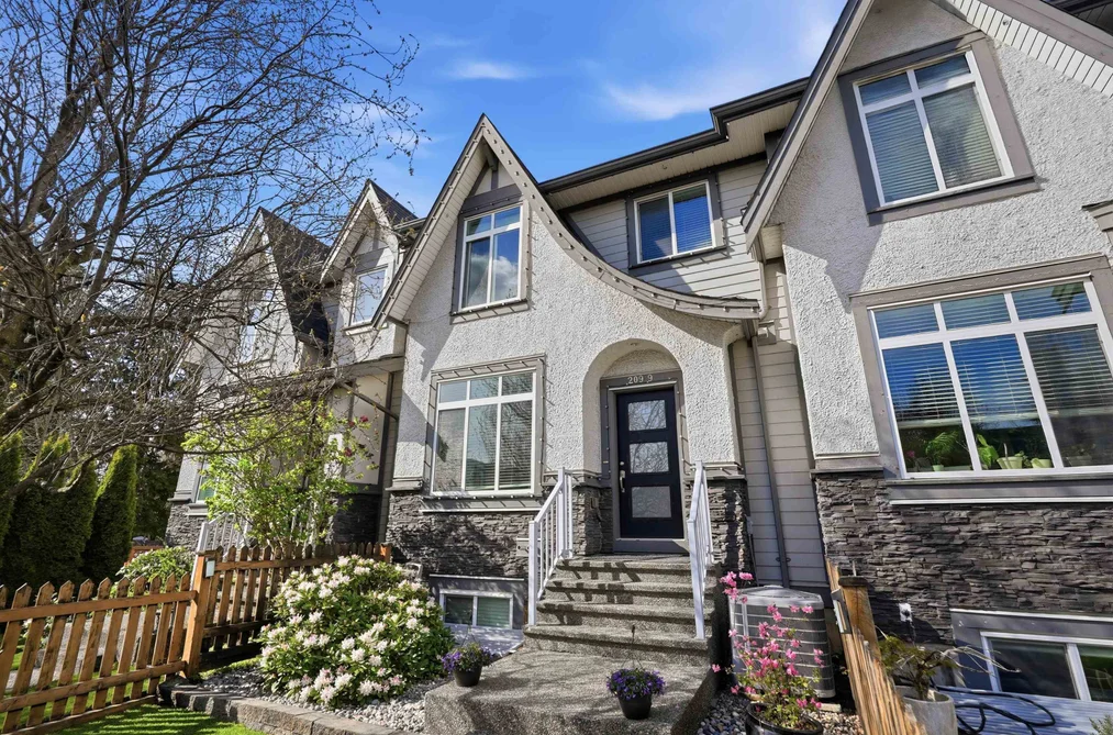 Row House (Non-Strata) for sale at 20919 80 Avenue Langley British Columbia - MLS: R3111907