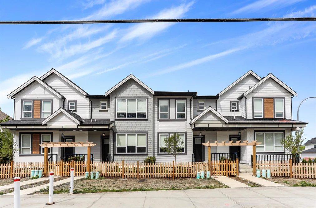 Row House (Non-Strata) for sale at 20957 83 Avenue Langley British Columbia - MLS: R3102954