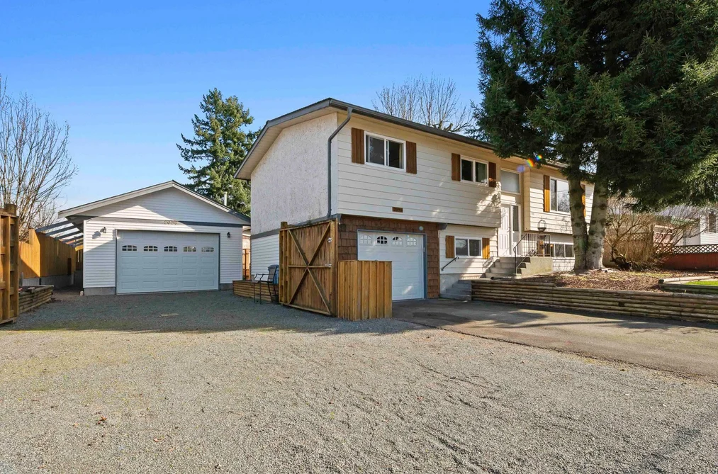 2096 MARTENS STREET, Abbotsford BC V2S 5W6, Abbotsford BC — Residential for Sale - Photo 2