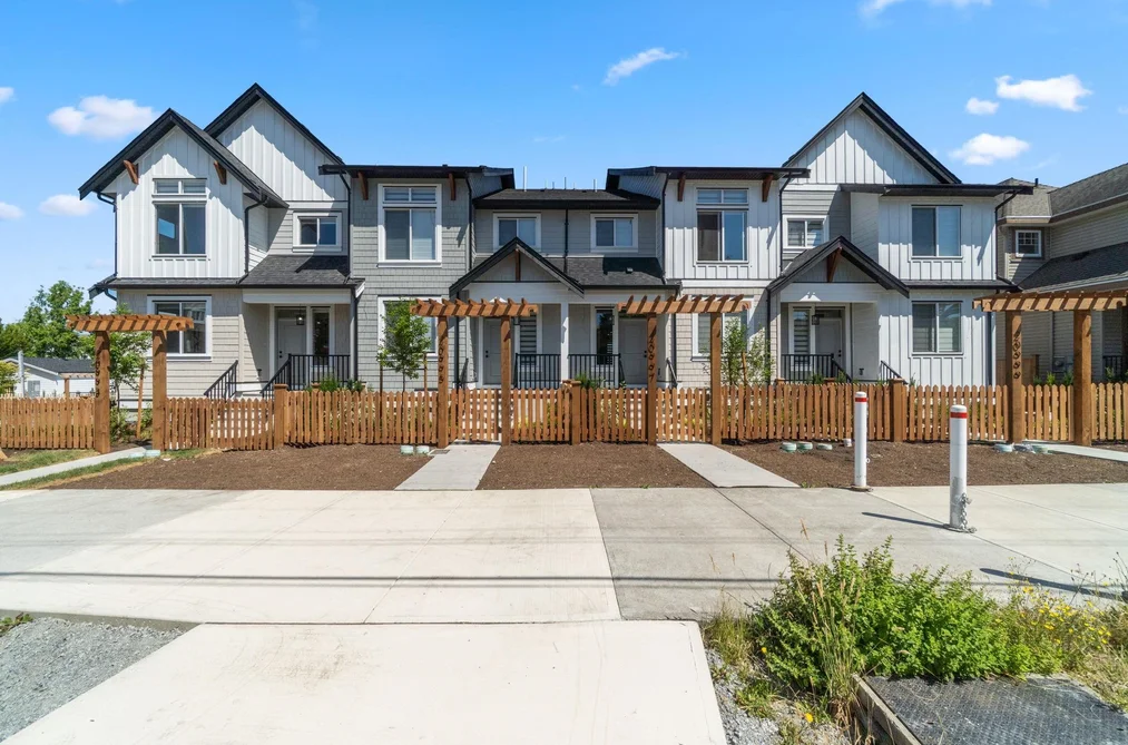 Row House (Non-Strata) for sale at 20997 83 Avenue Langley British Columbia - MLS: R3110438