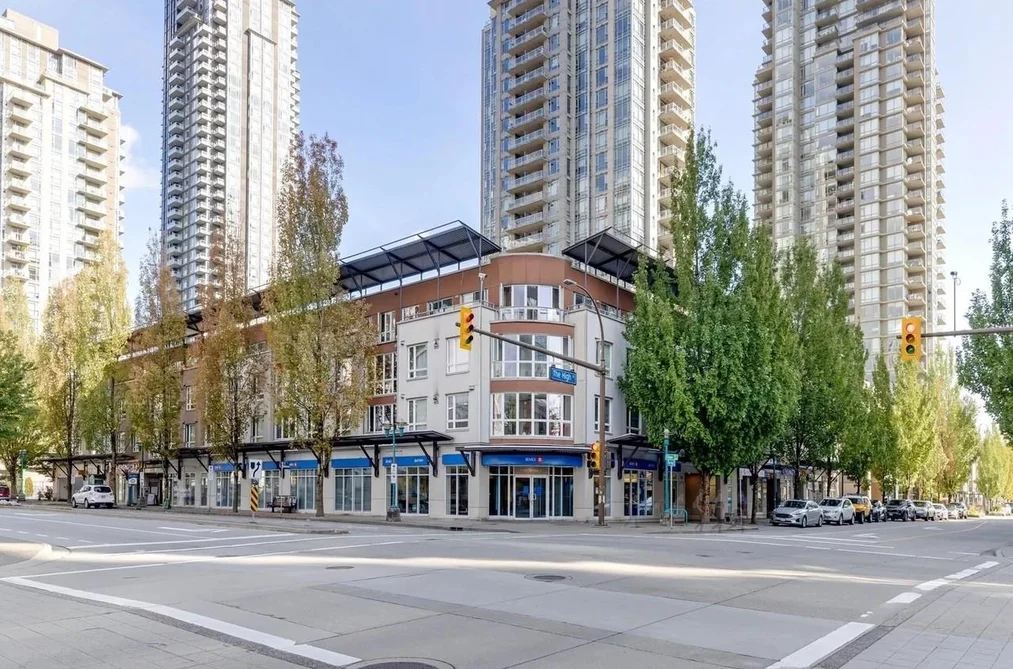 Condo for sale at 210 1163 The High Street Coquitlam British Columbia - MLS: R3069404