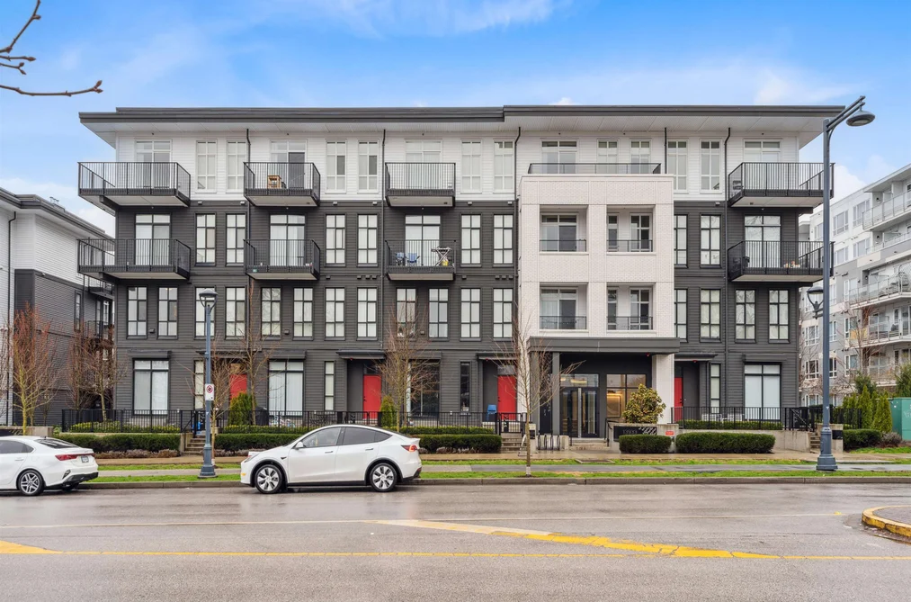 Condo for sale at 210 13933 105 Boulevard Surrey British Columbia - MLS: R3082941