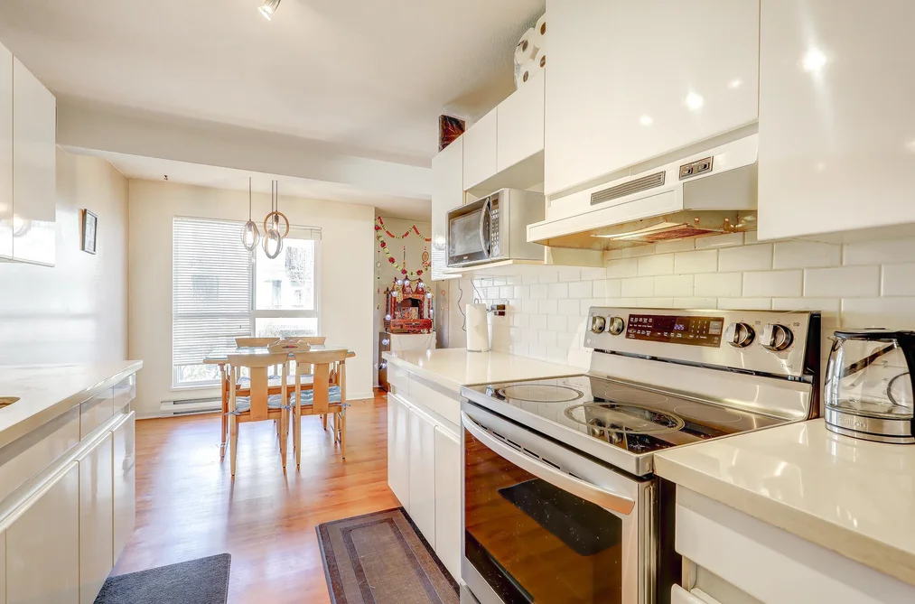 Condo for sale at 210 14980 101a Avenue Surrey British Columbia - MLS: R3106242