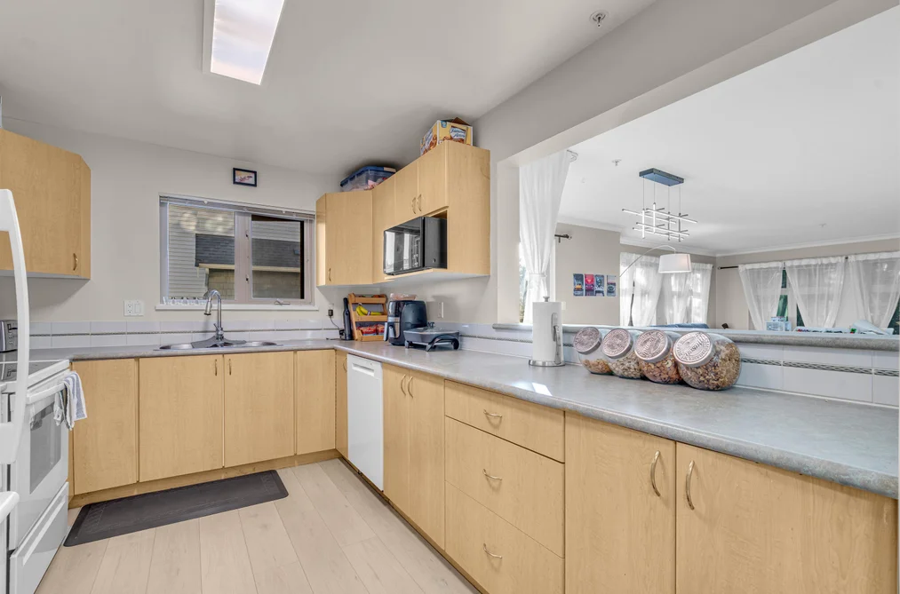 210 15220 GUILDFORD DRIVE, Surrey BC V3R 0Y6, Surrey BC — Residential for Sale - Photo 4