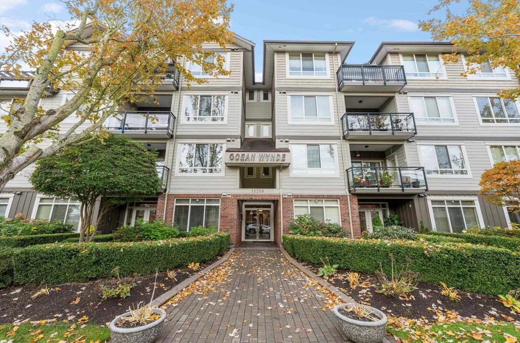 Condo for sale at 210 15368 17a Avenue Surrey British Columbia - MLS: R3087119