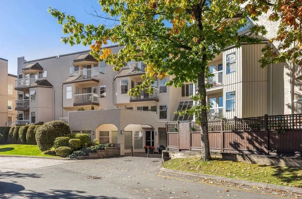 Condo for sale at 210 1860 E Southmere Crescent Surrey British Columbia - MLS: R3159148