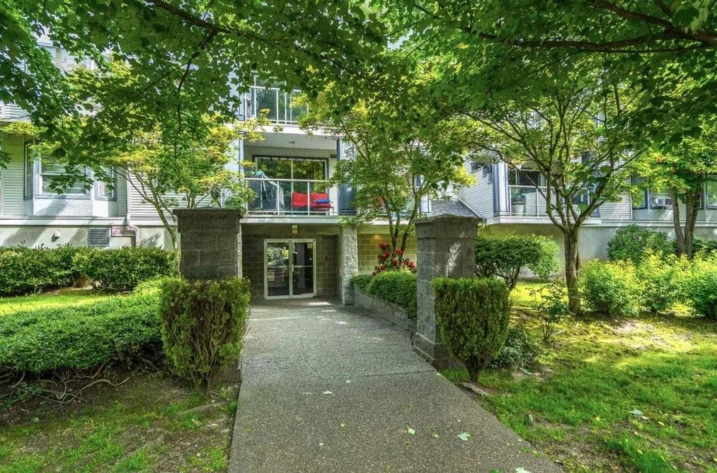 Condo for sale at 210 20177 54a Avenue Langley British Columbia - MLS: R3098320
