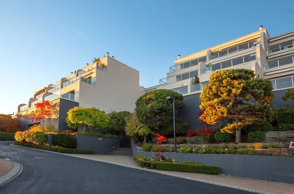2274 Folkestone Way Unit 210, West Vancouver, BC - MLS: R3173487
