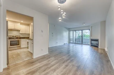 2915 Glen Dr Unit 210, Coquitlam, BC - MLS: R3174647