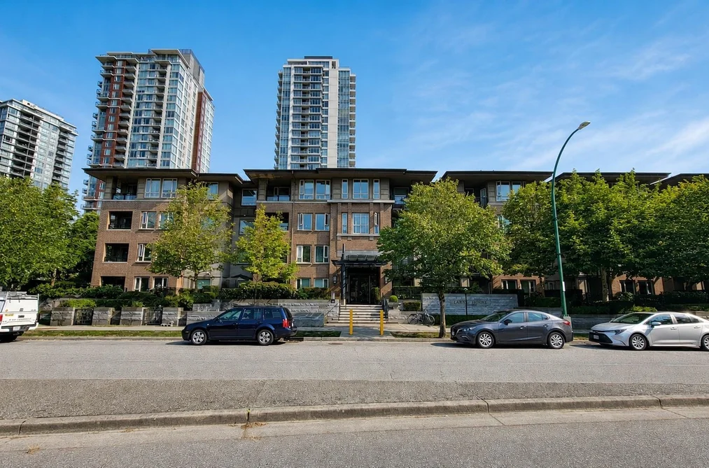 Condo for sale at 210 3105 Lincoln Avenue Coquitlam British Columbia - MLS: R3148334