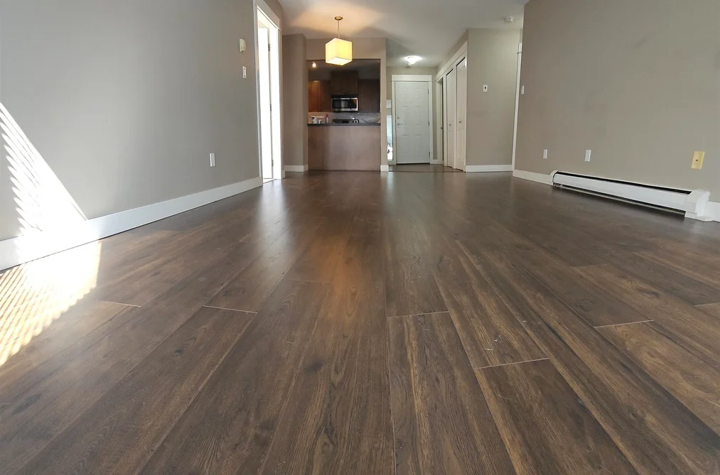 210 32725 GEORGE FERGUSON WAY, Abbotsford BC V2T 5M5, Abbotsford BC — Residential for Sale - Photo 2