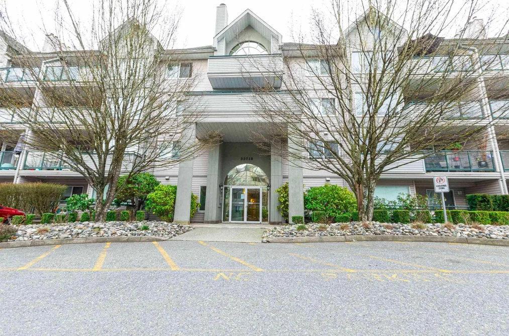Condo for sale at 210 33718 King Road Abbotsford British Columbia - MLS: R3084136