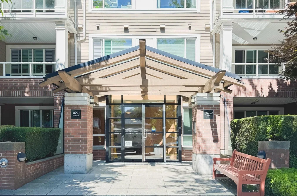 Condo for sale at 210 3651 Foster Avenue Vancouver British Columbia - MLS: R3154611