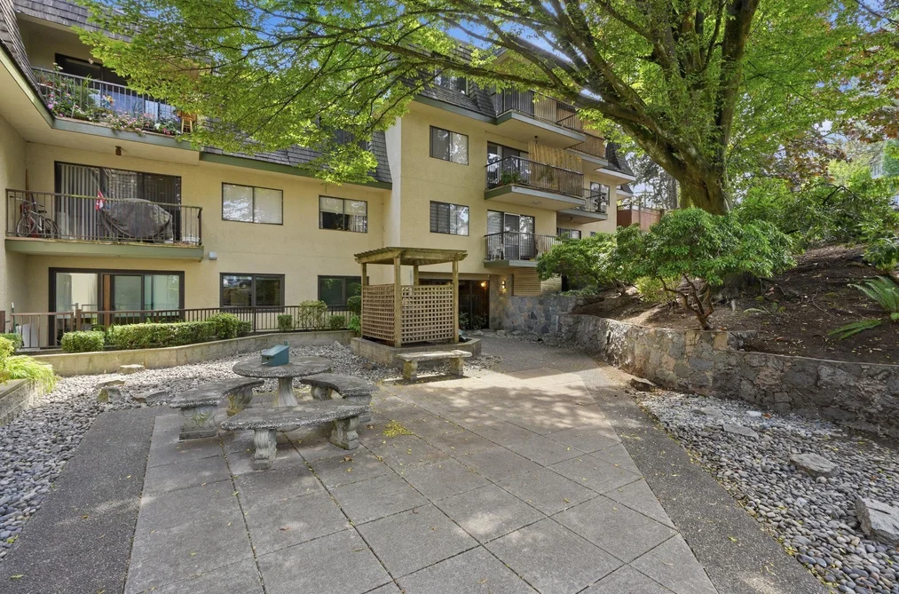 Condo for sale at 210 466 E Eighth Avenue New Westminster British Columbia - MLS: R3153197