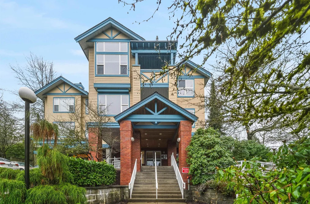 Condo for sale at 210 5281 Oakmount Crescent Burnaby British Columbia - MLS: R3137893