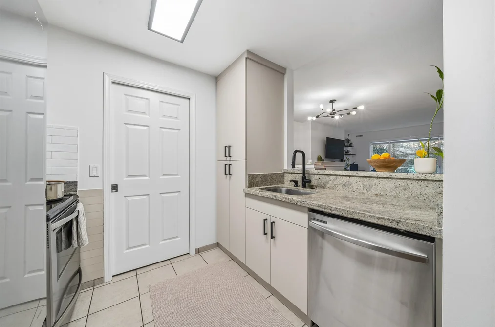 210 5281 OAKMOUNT CRESCENT, Burnaby BC V5H 4S7, Burnaby BC — Residential for Sale — Photo 10 of 22
