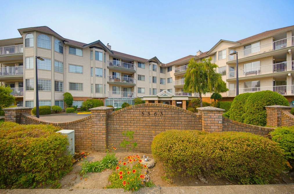Condo for sale at 210 5363 206 Street Langley British Columbia - MLS: R3166953
