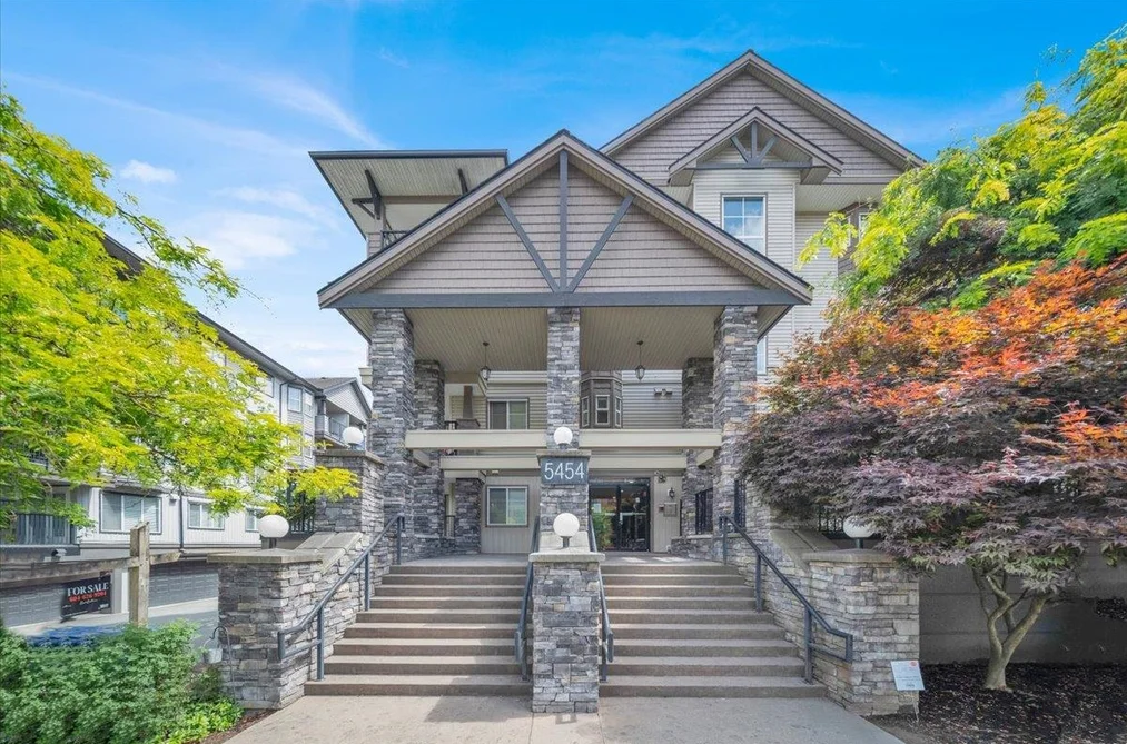 Condo for sale at 210 5454 198 Street Langley British Columbia - MLS: R3152294