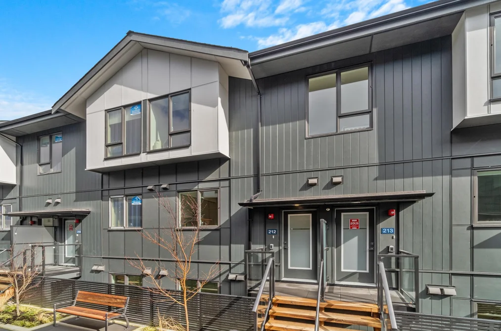 Condo for sale at 210 7161 17th Avenue Burnaby British Columbia - MLS: R3115674