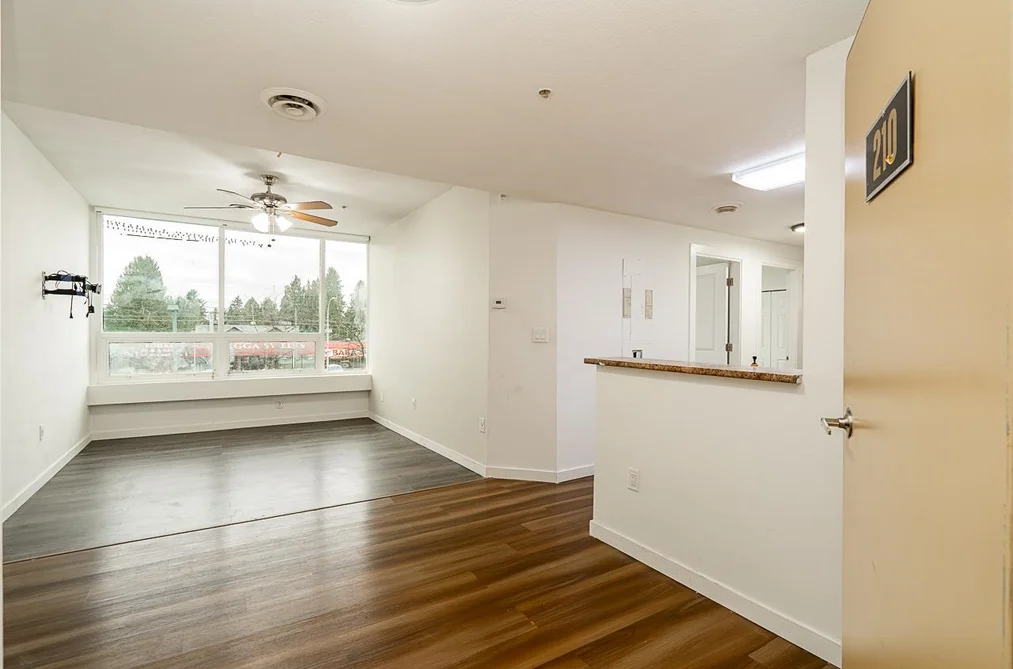 Condo for sale at 210 9278 120 Surrey British Columbia - MLS: R3071755