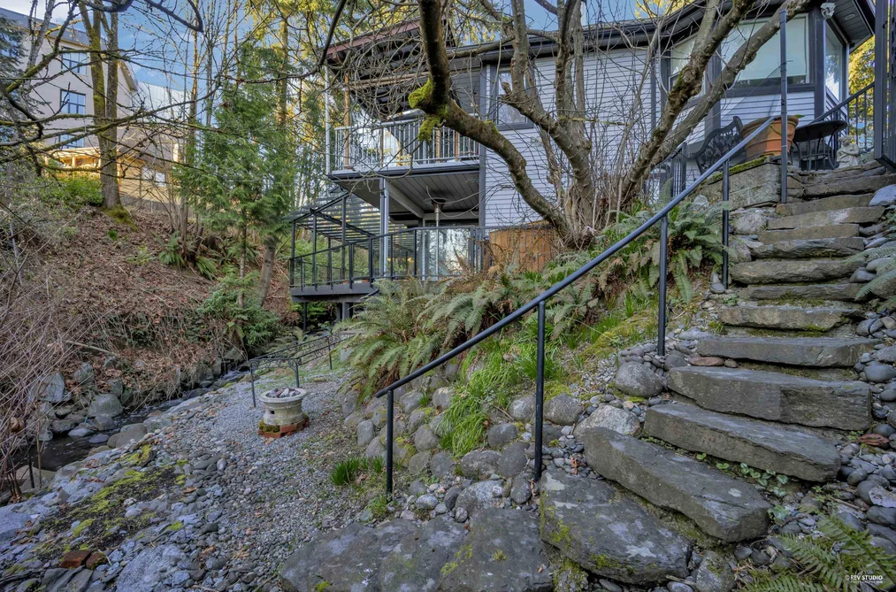 210 NELSON STREET, Coquitlam BC V3K 4M4, Coquitlam BC — Residential for Sale - Photo 2