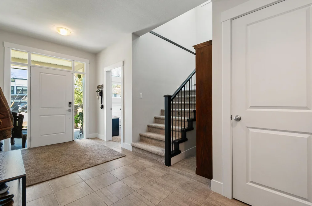 21002 SWALLOW PLACE, Hope BC V0X 1L1, Hope BC — Residential for Sale - Photo 2