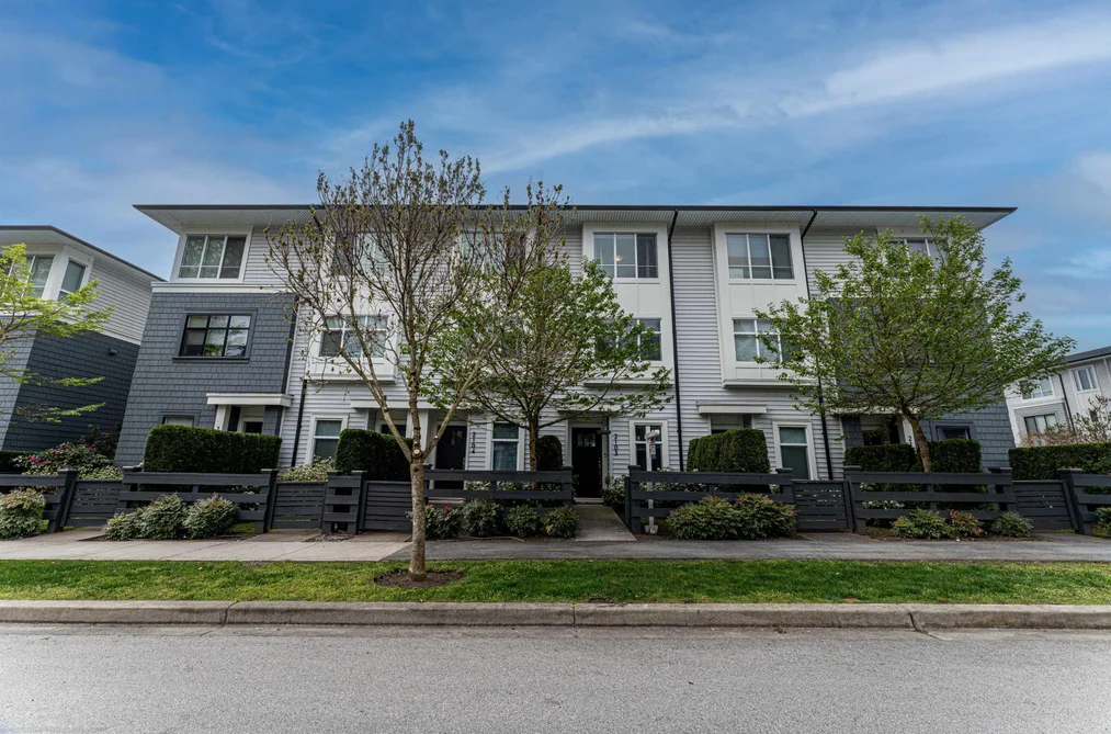 Townhouse for sale at 2103 18530 Laurensen Place Surrey British Columbia - MLS: R3110232