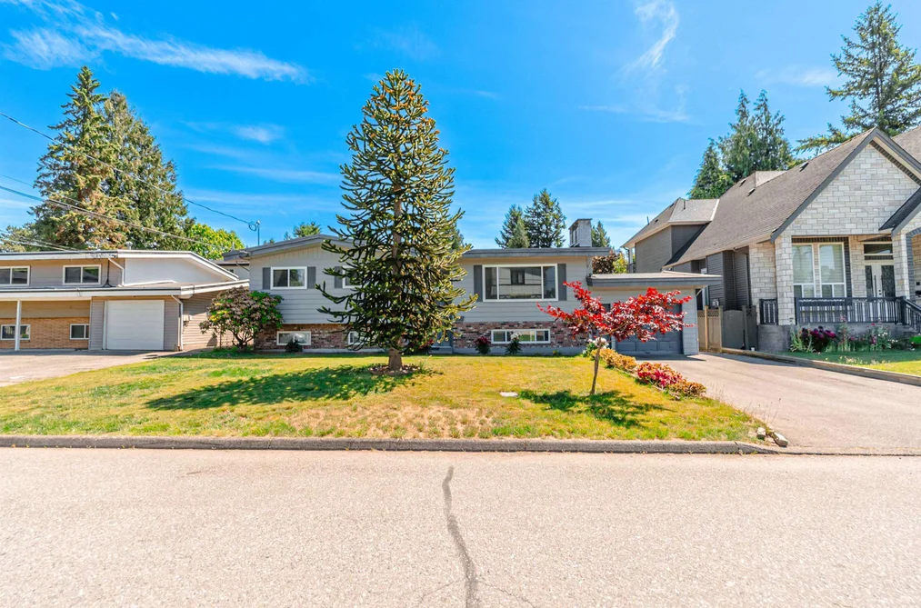 2104 BAKERVIEW STREET, Abbotsford BC V2T 3B1, Abbotsford BC — Residential for Sale - Photo 2