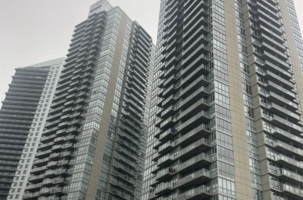Condo for sale at 2109 13688 100 Avenue Surrey British Columbia - MLS: R3127602