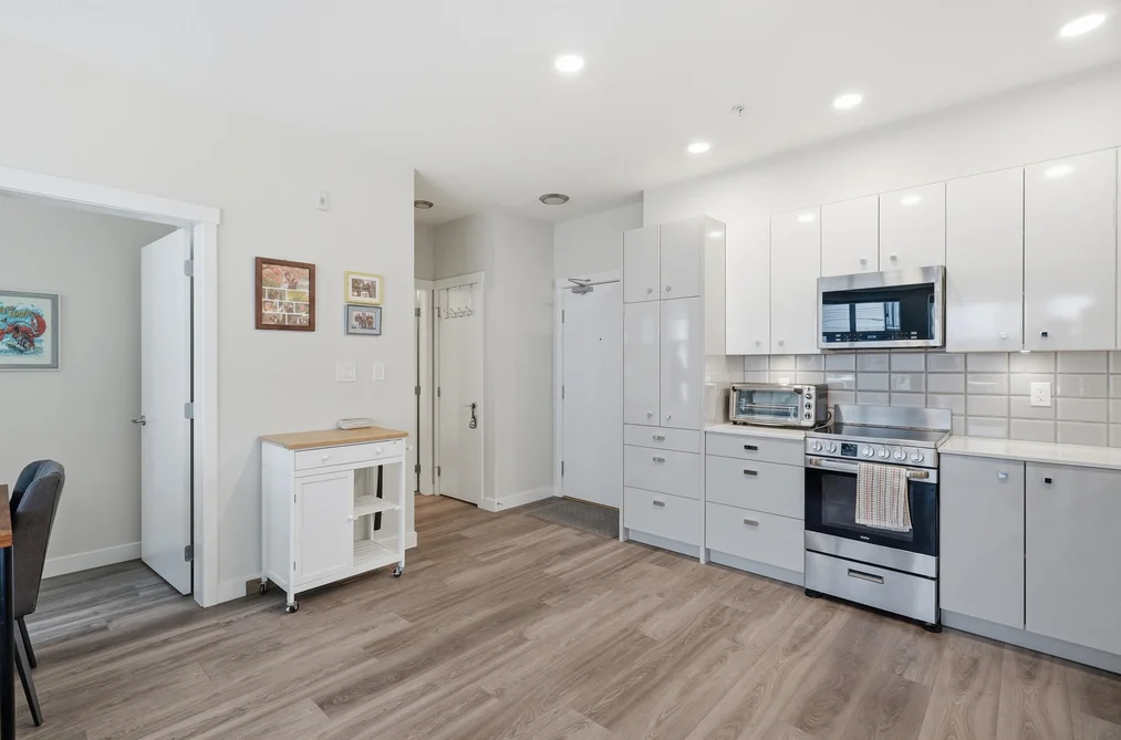 211 10838 WHALLEY BOULEVARD, Surrey BC V3R 0G8, Surrey BC — Residential for Sale - Photo 2