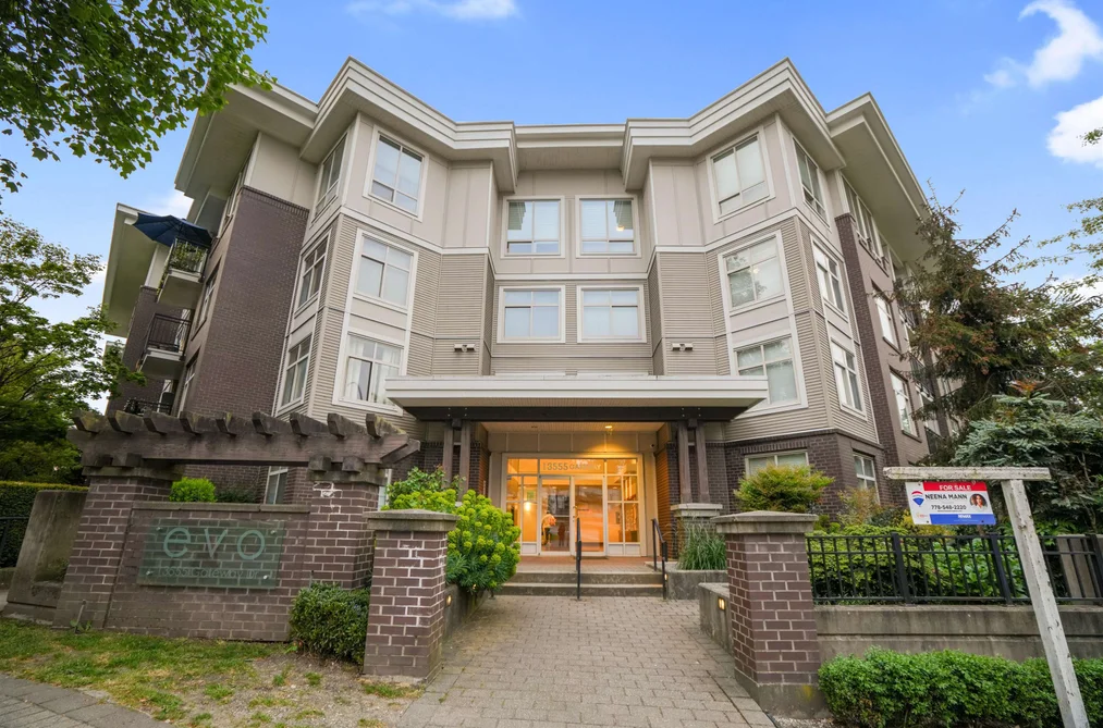 Condo for sale at 211 13555 Gateway Drive Surrey British Columbia - MLS: R3121711