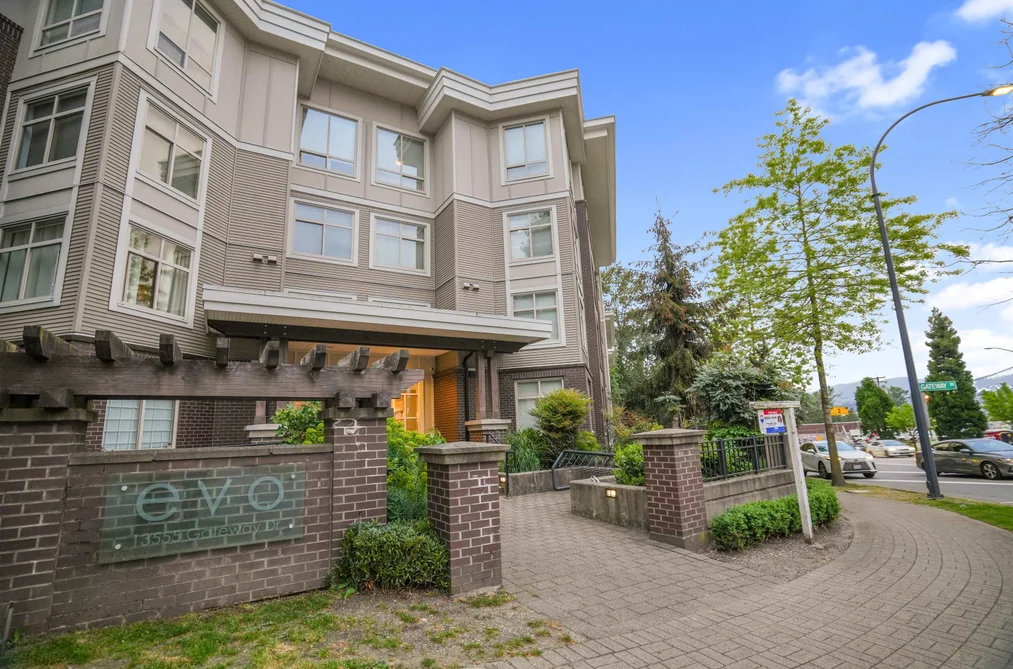 211 13555 GATEWAY DRIVE, Surrey BC V3T 0B5, Surrey BC — Residential for Sale - Photo 3