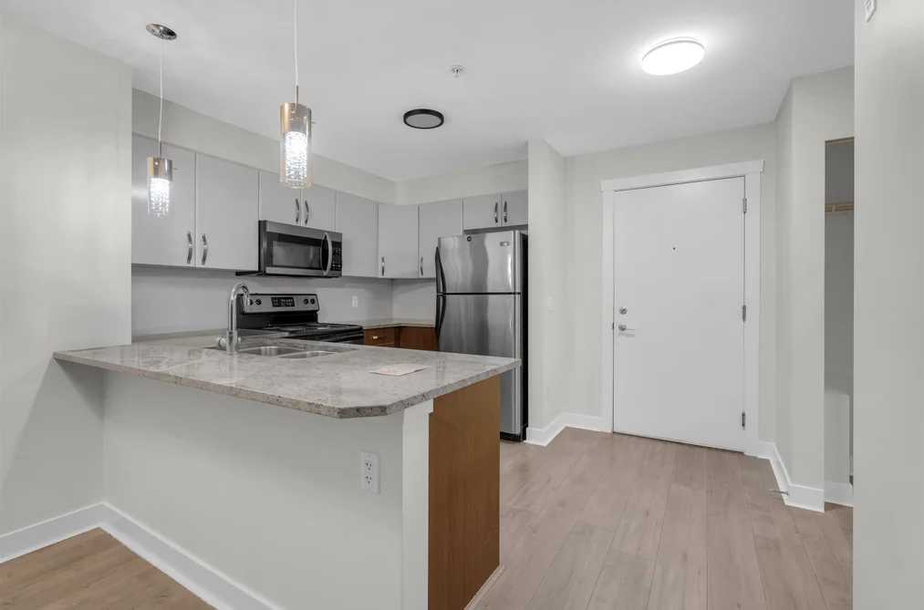 211 13555 GATEWAY DRIVE, Surrey BC V3T 0B5, Surrey BC — Residential for Sale - Photo 4
