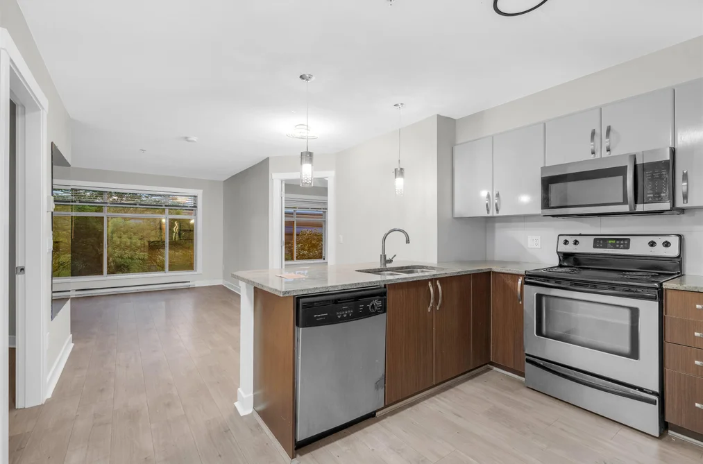211 13555 GATEWAY DRIVE, Surrey BC V3T 0B5, Surrey BC — Residential for Sale - Photo 5