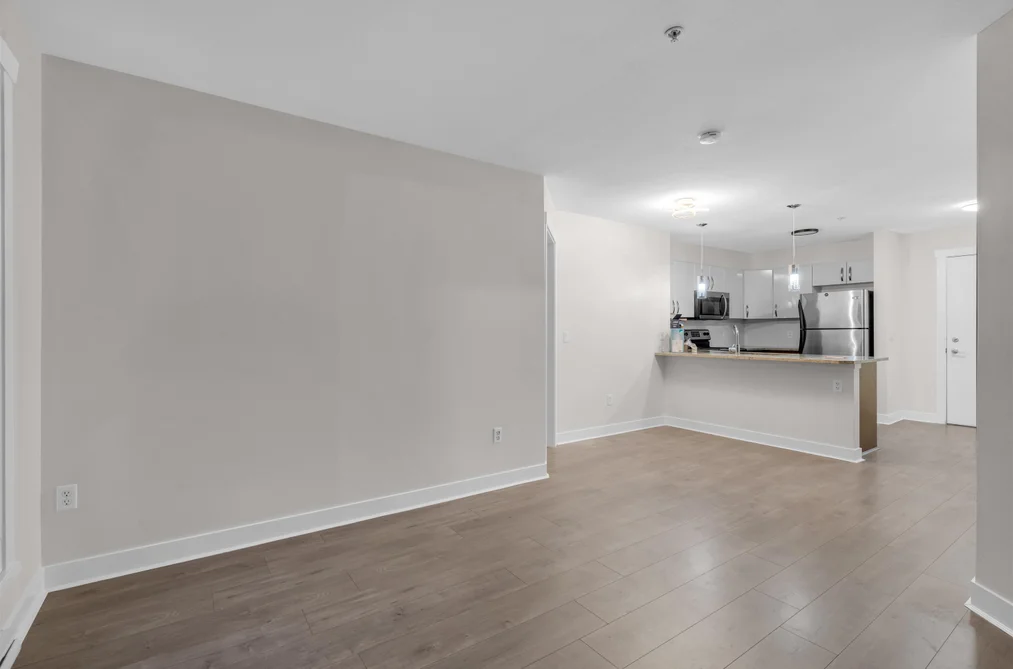 211 13555 GATEWAY DRIVE, Surrey BC V3T 0B5, Surrey BC — Residential for Sale - Photo 6