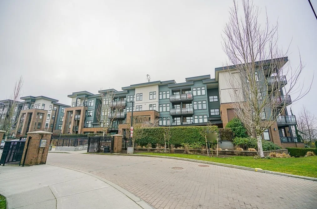 211 20058 FRASER HIGHWAY, Langley BC V3A 0E5, Langley BC — Residential for Sale - Photo 2