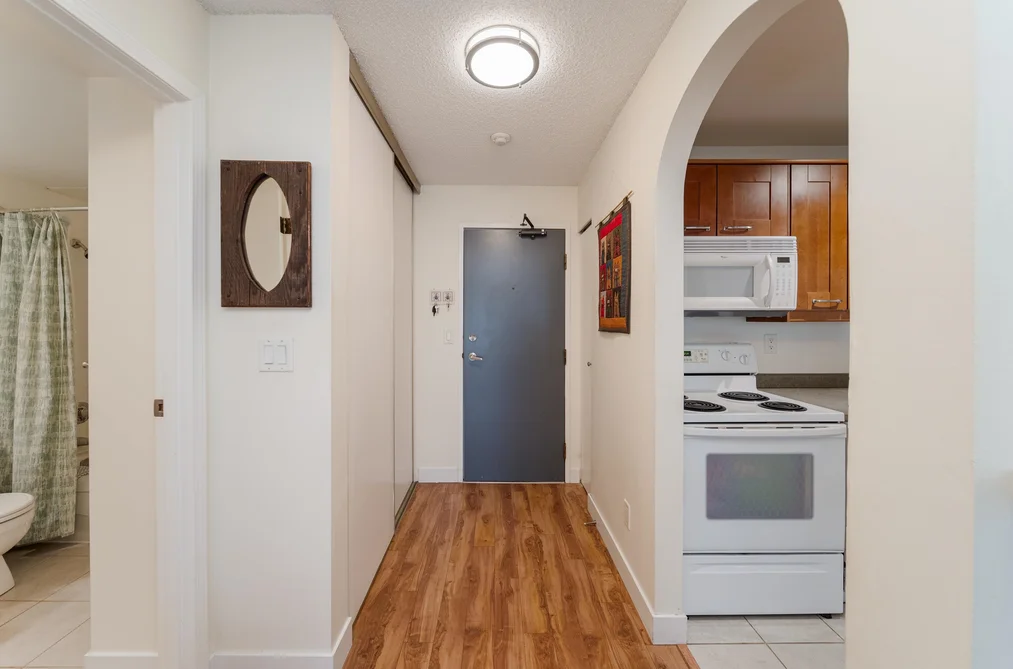 211 423 AGNES STREET, New Westminster BC V3L 1G2, New Westminster BC — Residential for Sale - Photo 4