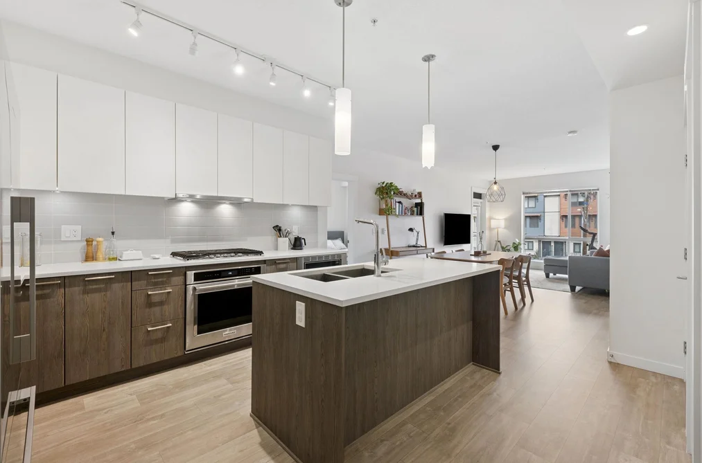 211 625 E 3RD STREET, North Vancouver BC V7L 1G6, North Vancouver BC — Residential for Sale - Photo 2