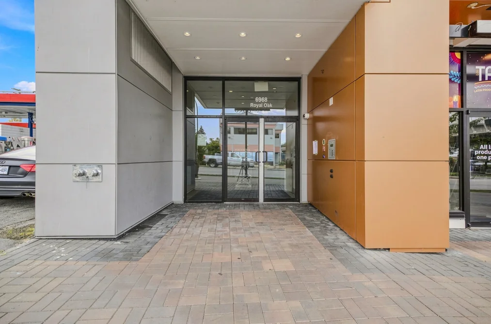 Condo for sale at 211 6968 Royal Oak Avenue Burnaby British Columbia - MLS: R3160082