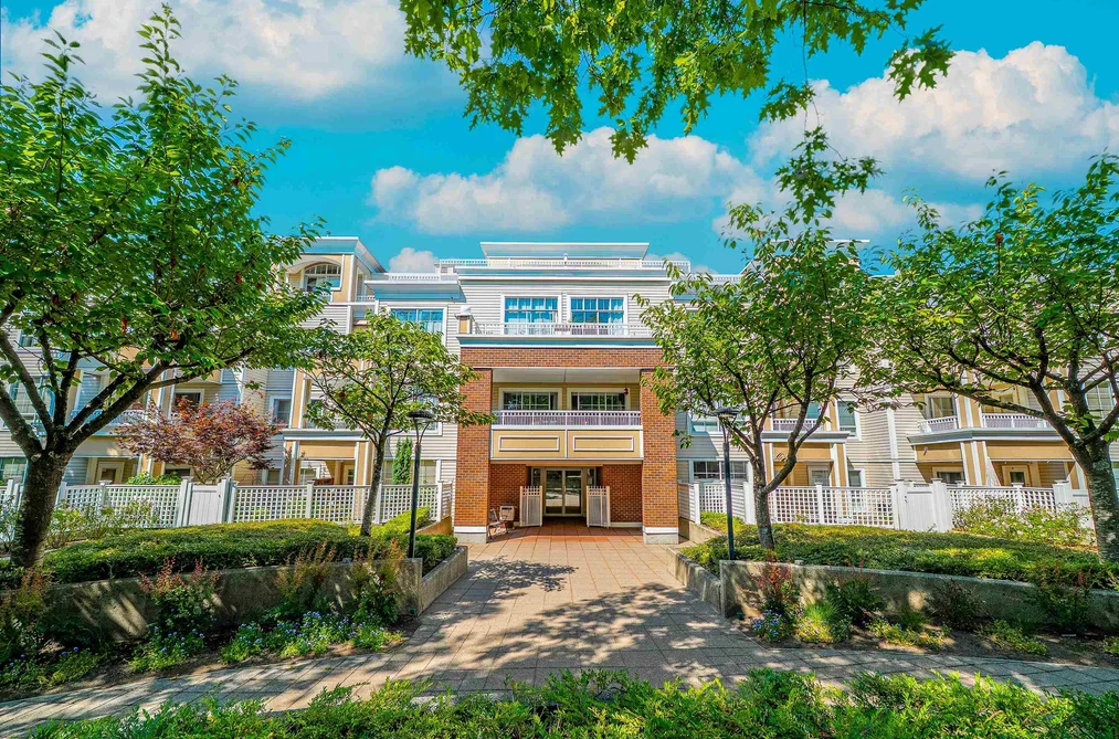 Condo for sale at 211 7117 Antrim Avenue Burnaby British Columbia - MLS: R3076625